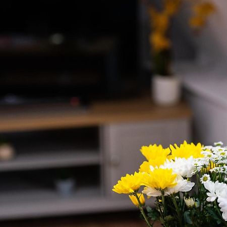 Stamford Central Stay - Stylish 2-Bed Apartment With Wifi Екстериор снимка
