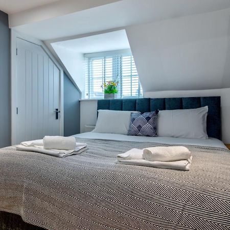 Stamford Central Stay - Stylish 2-Bed Apartment With Wifi Екстериор снимка