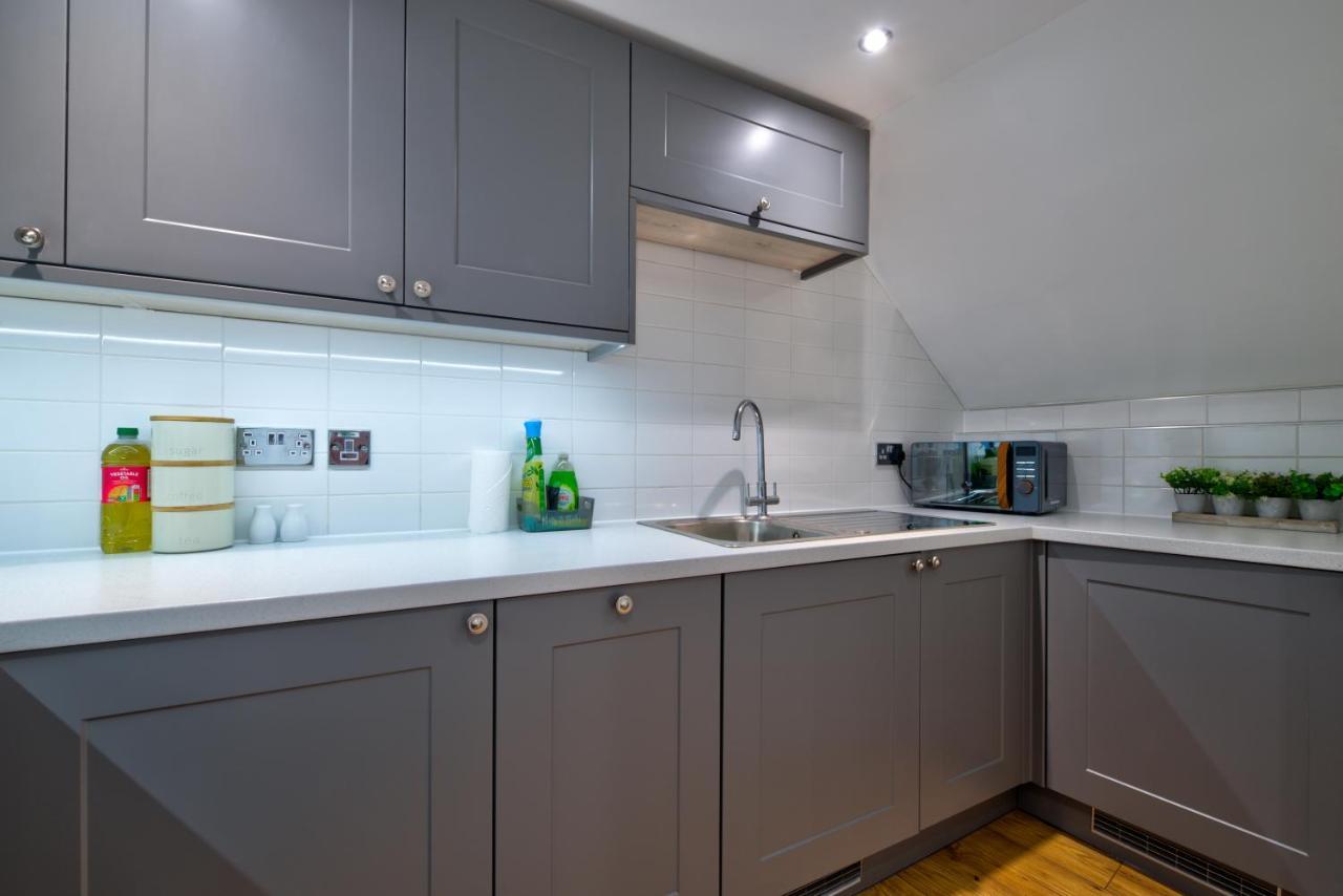Stamford Central Stay - Stylish 2-Bed Apartment With Wifi Екстериор снимка