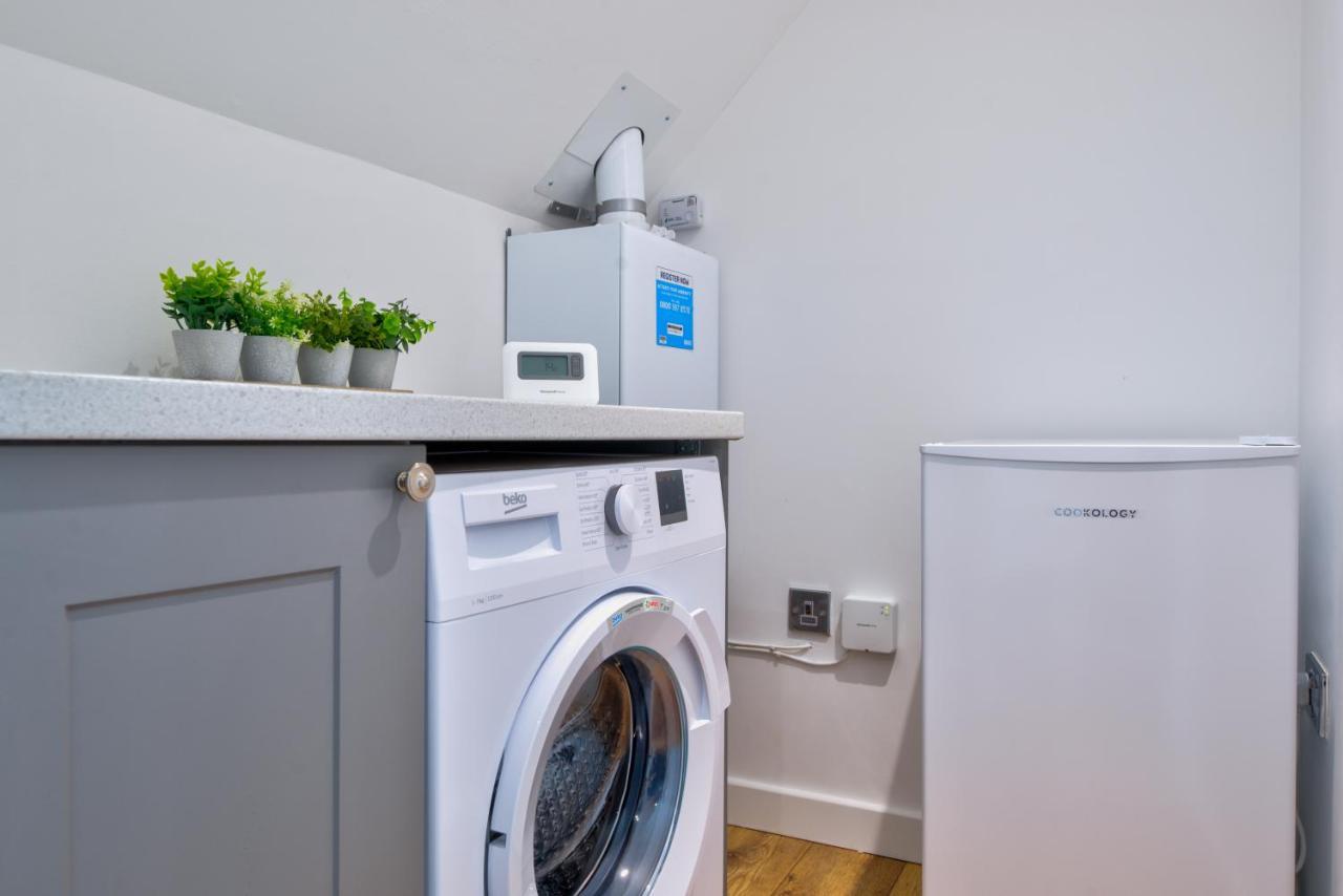 Stamford Central Stay - Stylish 2-Bed Apartment With Wifi Екстериор снимка