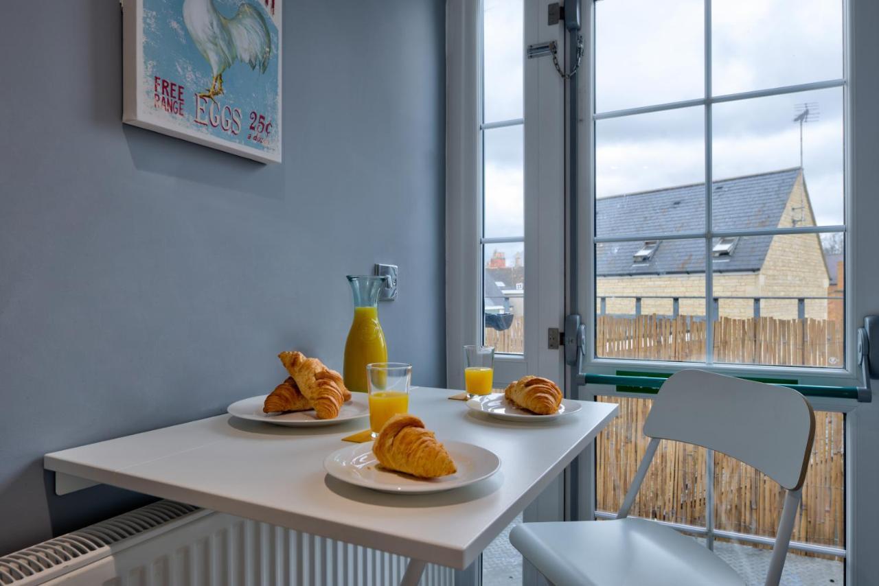 Stamford Central Stay - Stylish 2-Bed Apartment With Wifi Екстериор снимка