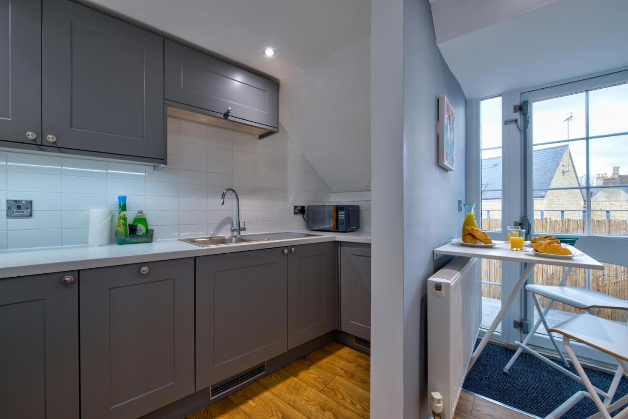 Stamford Central Stay - Stylish 2-Bed Apartment With Wifi Екстериор снимка